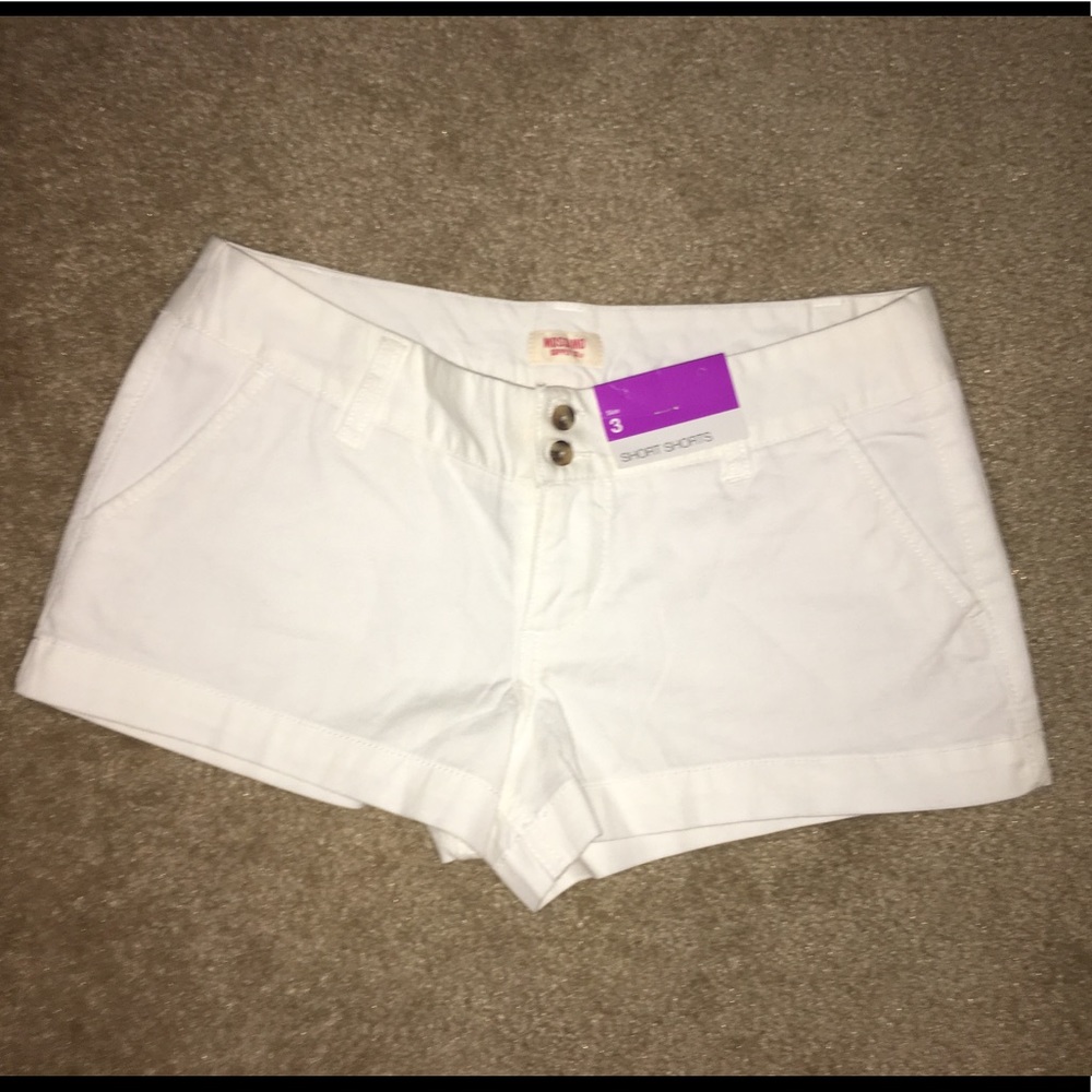 Short White shorts, tag still attached!